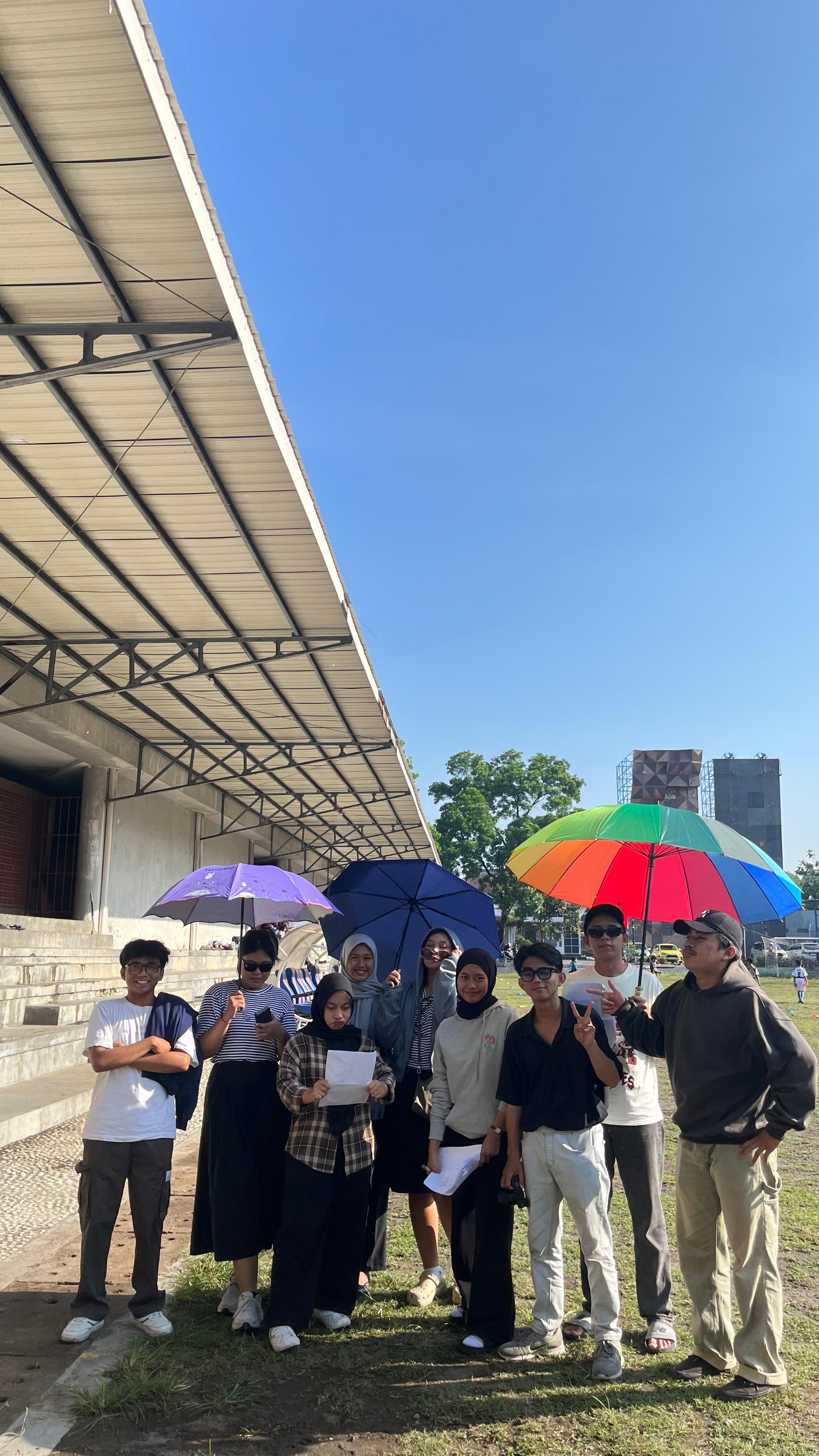 All crew foto bersama pada saat shooting